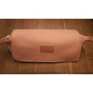 Barefoot Caribou Hair Tools Travel Bag Pink Heat Resistant Interior Pockets
